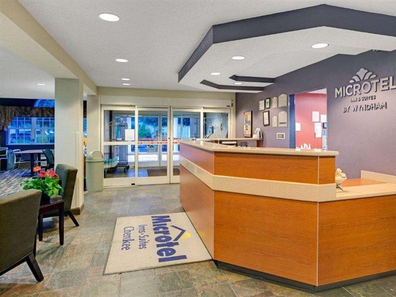 Microtel Inn & Suites By Wyndham Чероки Экстерьер фото