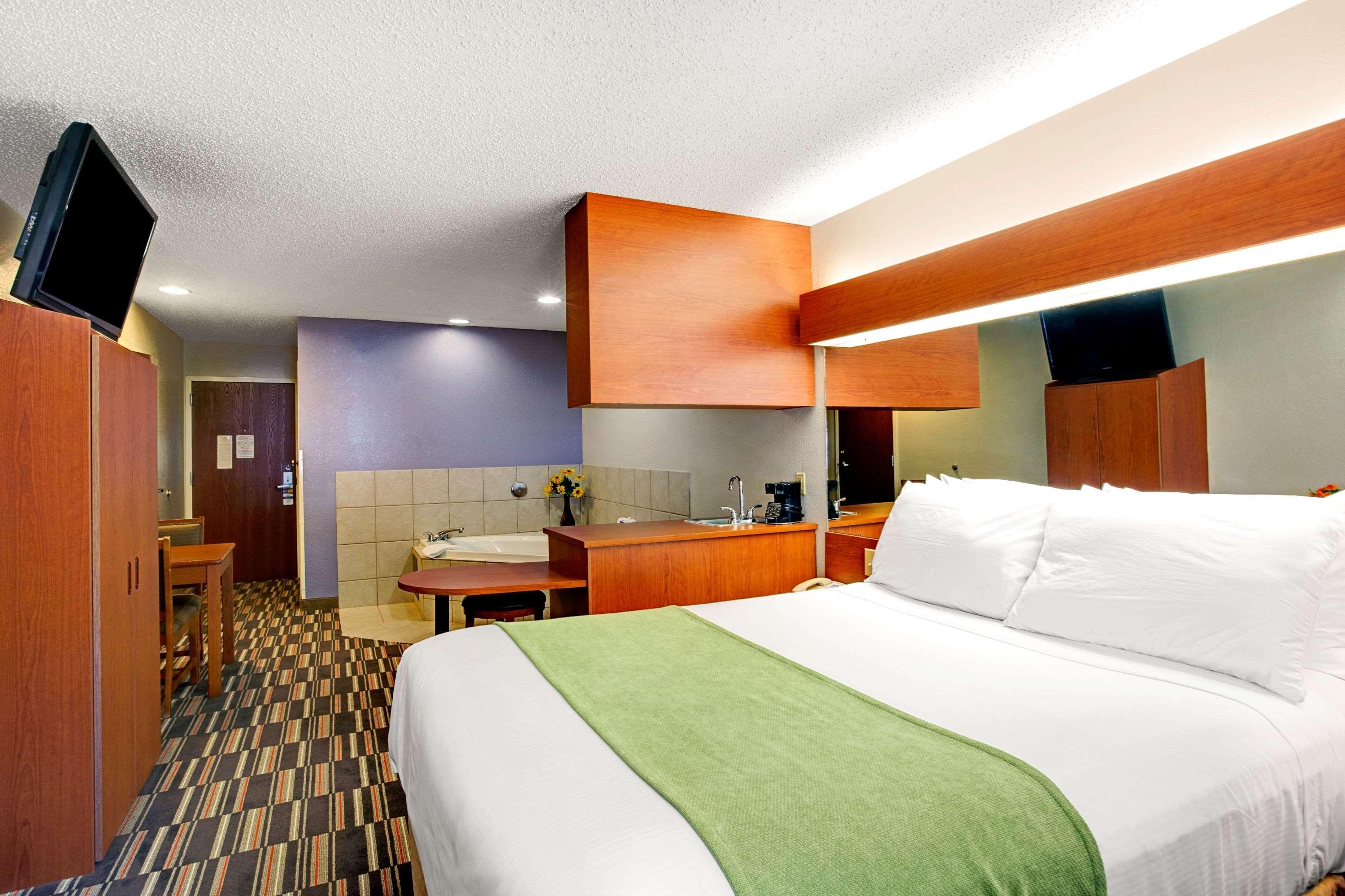 Microtel Inn & Suites By Wyndham Чероки Экстерьер фото