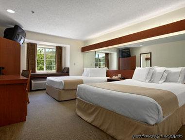 Microtel Inn & Suites By Wyndham Чероки Номер фото