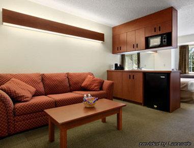 Microtel Inn & Suites By Wyndham Чероки Номер фото