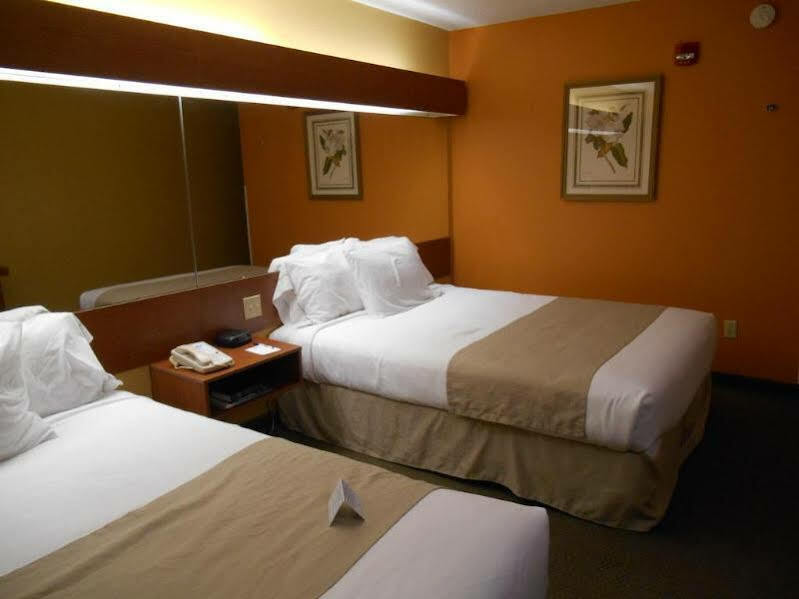 Microtel Inn & Suites By Wyndham Чероки Экстерьер фото